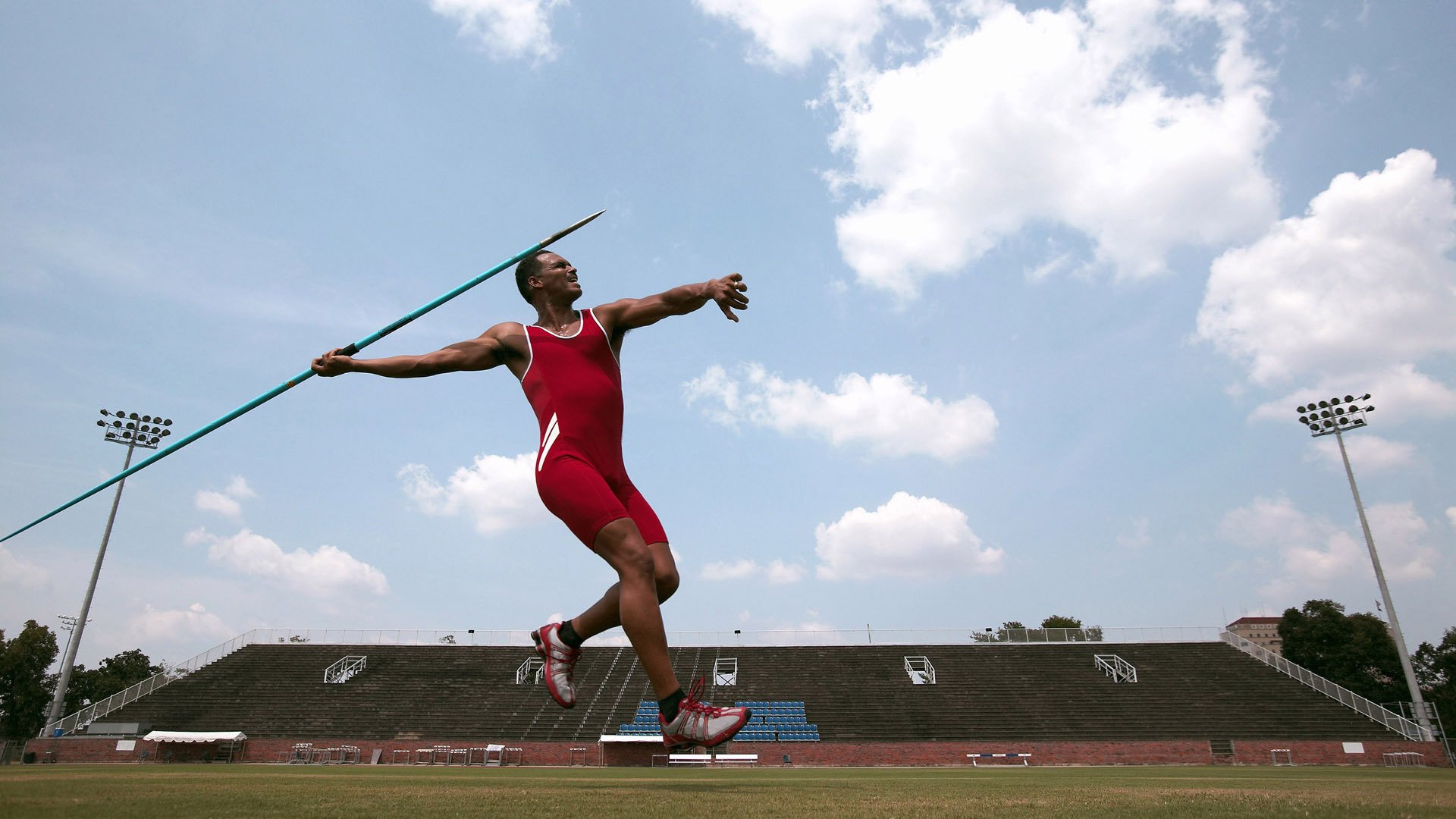 青训创新科技引领行业发展，推动足球青训国际化，青训足球教学零基础
